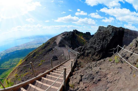 Tour of Mount Vesuvius with private transfer from Pompei